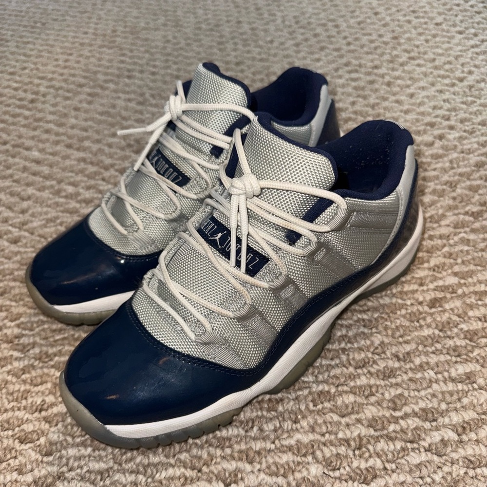 Jordan 11 low “Georgetown” size 6Y